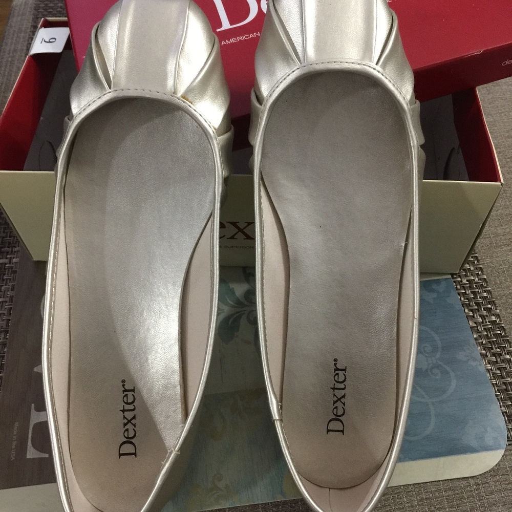 Dexter Gold Capri Shoe, Size 9, Brand New in Box